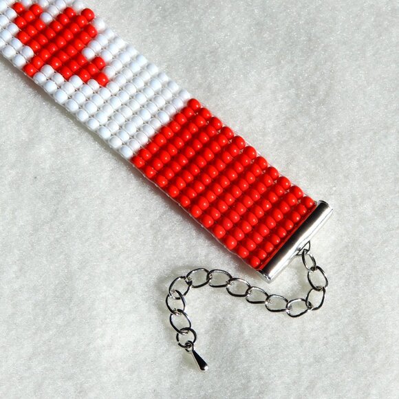 Canada Canadian flag bead bracelet, handmade, adjustable length, maple leaf - Picture 4 of 6